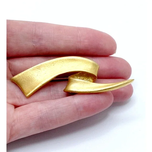 Vintage Matte Gold Tone Abstract Brooch Pin Banner Modern Bold 80s Retro 3" - Picture 2 of 4